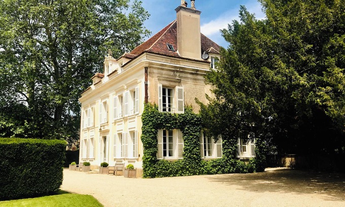 Hauterive Maison | Un château idyllique de 6 chambres / 6 salles de bain en Bourgogne, entre Chablis et Auxerre