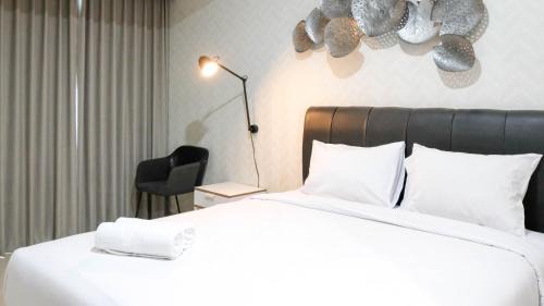 Suko Manunggal Appartement | Elegant and Best Choice Studio at Grand Sungkono Lagoon Apartment By Travelio