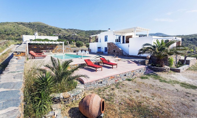 Kea Villa | Élégante et charmante Villa Petra & Thea avec une piscine et une superbe vue sur la mer.