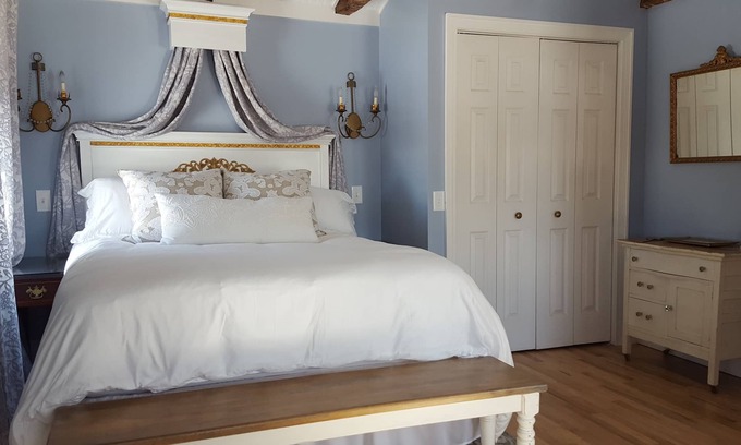 Lansing Lit Et Petit-Déjeuner | Elegant and Historic Farmhouse B&B with Farm-to-Table Breakfast Near Ithaca