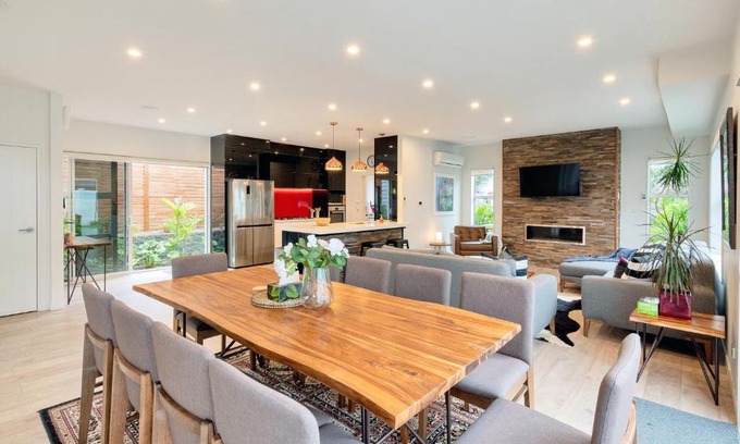 Epsom Maison | Elegant and Stylish Retreat in Leafy Epsom