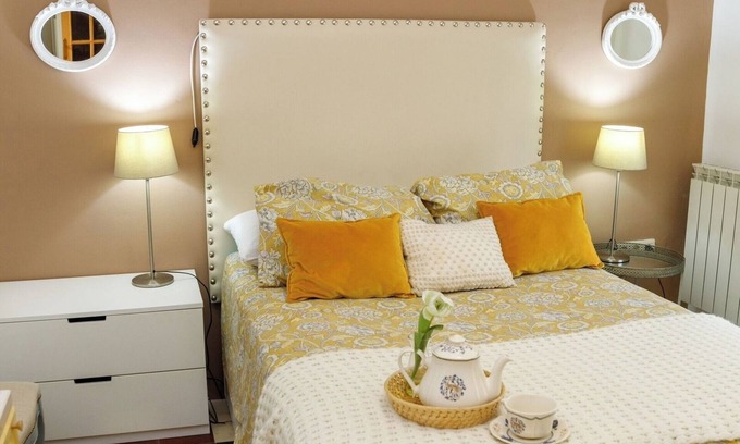 Figares Appartement | Elegant apartment in Granada by beBalmy