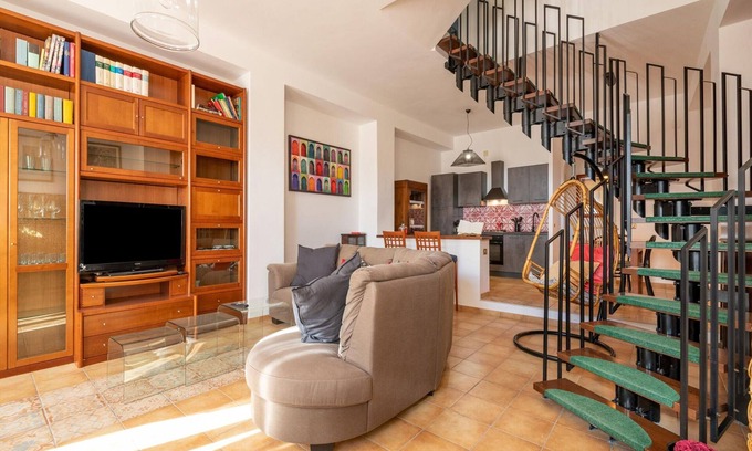 Buonalbergo Appartement | Elegant Apartment in Buonalbergo near Town Center