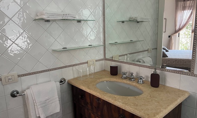 Mergellina Appartement | Elegant Apartment in Naples, Posillipo, with reserved parking space