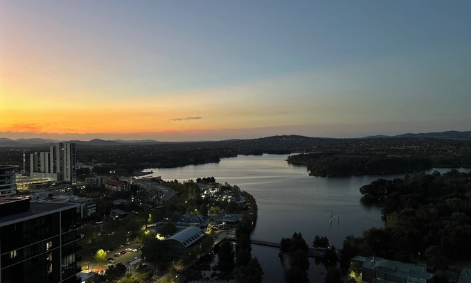 Bruce Appartement | Elegant apartment with Skyline views. 5 min to Canberra university