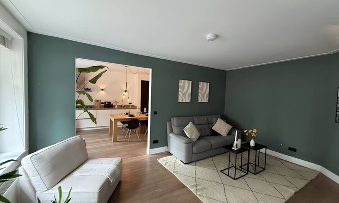 Scheldebuurt Appartement | Elegant Boutique Amsterdam South Apartment with Private Garden