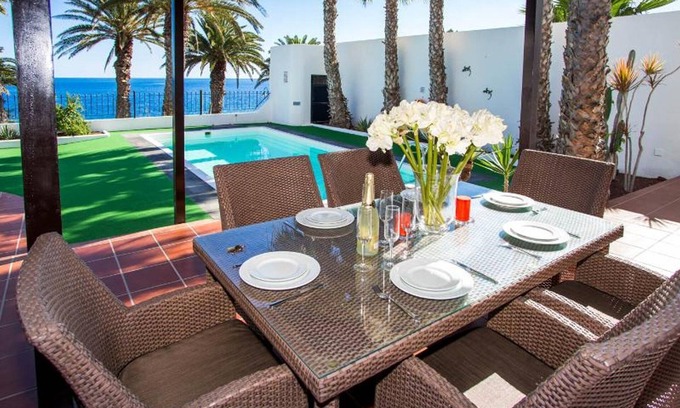 Costa Teguise Villa | Elegant Costa Teguise Villa | Villa Amapola | 4 Bedrooms | Stunning Seaviews & Private Heated Pool