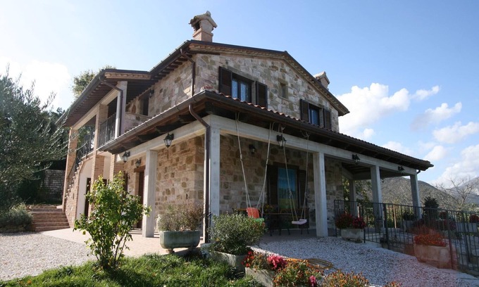 Cagli Villa | Villa א Cagli avec jardin privי