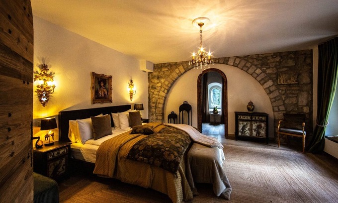 Gex Appartement | Elegant Courtyard Retreat on Estate near Geneva. Mont Blanc views. Pet-Friendly!