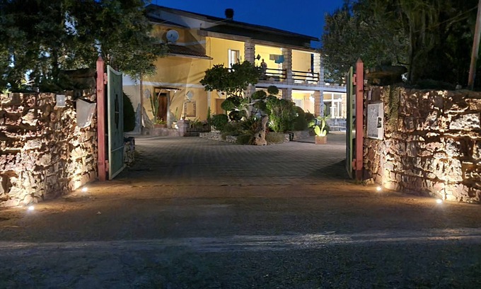 Santa Maria La Palma Maison | Elegant deluxe cottage close to beaches