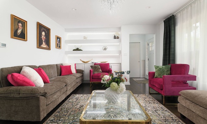 Burr Ridge Maison | Elegant Escape by Downtown Burr Ridge with an easy access to Chicago Landmarks