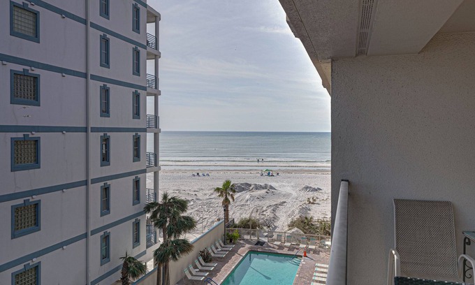 Belle Vista Copropriété | Steps to Beach, Partial Gulf Views, Pool & Jacuzzi
