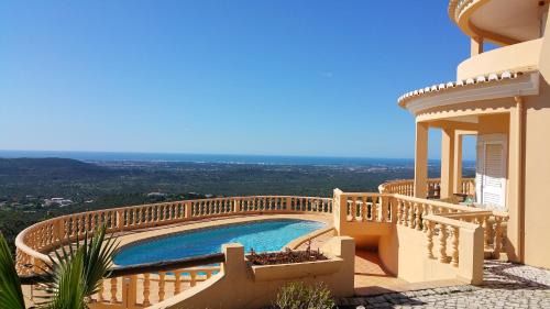 Alfeicao Maison | Elegant family house in Loulé with private pool
