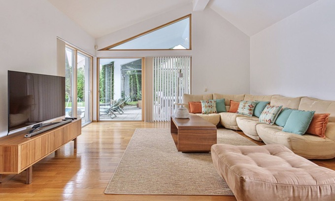 Sao Pedro de Penaferrim Maison | Elegant family house w/pool - just 2 minutes from golf - 10 minutes from Sintra!