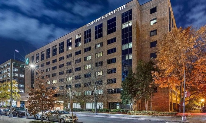 West End Station Balnéaire | Elegant Georgetown Retreat | Hilton 1BR Suite | Walk to Shops & Dining | The Dis