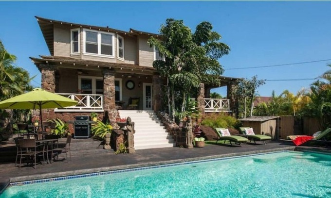 Kaimuki Maison | Elegant Hibiscus Manor, Private Saltwater Pool, AC, BBQ, Garage & EV Charger