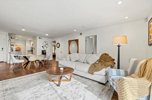 Hollywood Appartement | Elegant Hollywood Retreat - Spacious 2BR 2BA Condo with Resort-Style Amenities