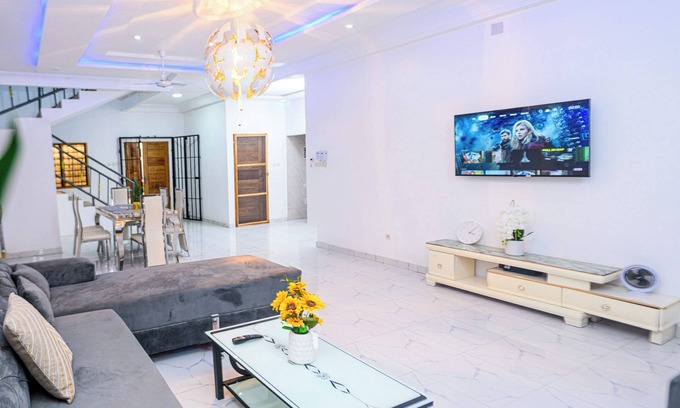 Lome Maison | Elegant House near the Beach in Lomé, agbavi – A/C & Wi-Fi Included