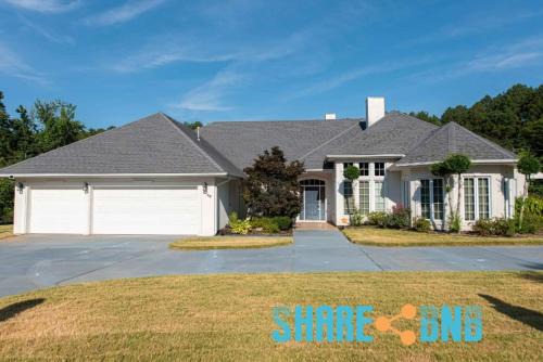 Little Rock Maison | Elegant Lakefront Home W Covered Patio