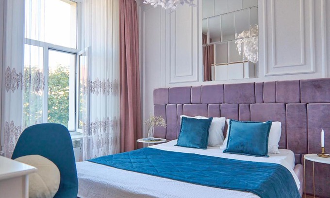 Mukachevo Appartement | Elegant Lux Apartment in central square