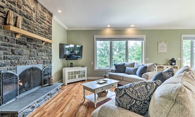 Middlefield Maison | Elegant Middlefield Getaway w/ Game Room!