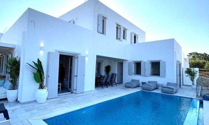 Logaras Villa | Elegant Paros Villa | Villa Nefeli | 4 Bedrooms | Private Pool | Prime Location | Wonderfull Views | Prime location | Piso Livadi