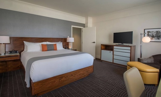 Downtown Portland Hôtel | Elegant Premium Retreat | 3 Double Beds for Comfort | Pet friendly Rooms