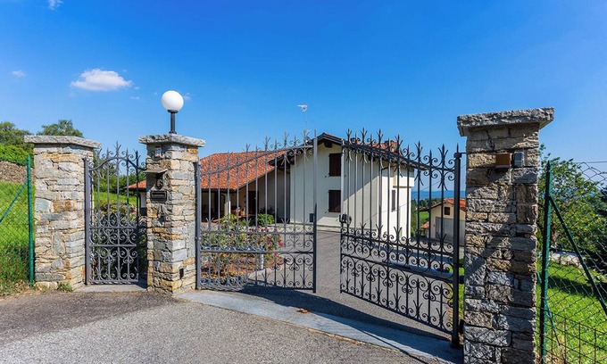 Pollone Appartement | Elegant reception in nature
