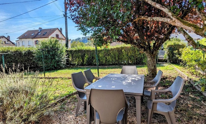 Hericourt Cottage | Élégant appart rénové, jardin privé, animaux admis