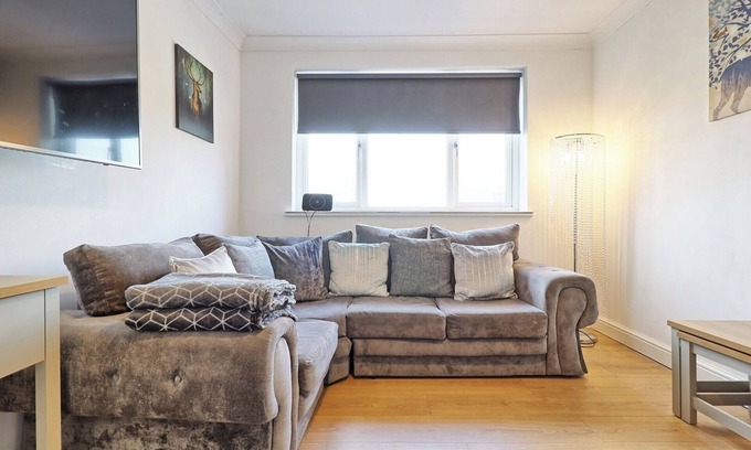 Rayleigh Appartement | Lavish Rayleigh Apartment - Small-Med dog OK