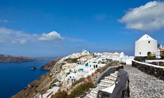 Oia Villa | Elegant Santorini House | 1 Bedroom | Villa Windswept House | Amazing Caldera View & Outdoor Hot Tub | Oia