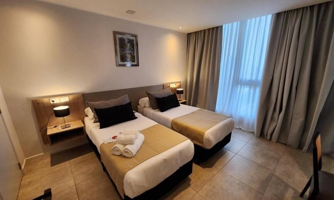Rio Cuarto Hôtel | Elegant Stay Near Plaza Estrada With Outdoor Pool Free Breakfast And Parking