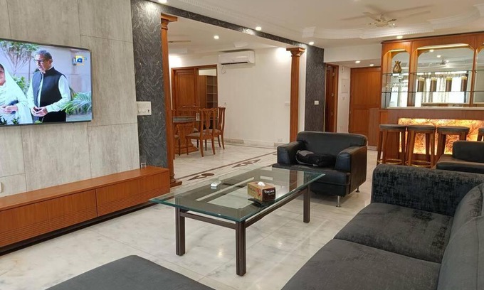 New Delhi Appartement | Elegant/Stunning 3 BHK Apt in Connaught Place