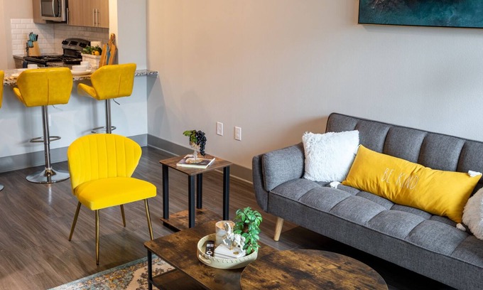Lake Highlands Appartement | Elegant suite w/ FREE parking & gym near Arboretum