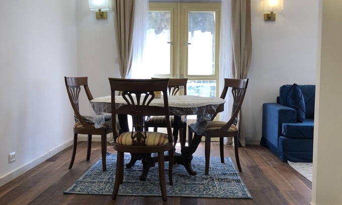 Katamon Appartement | Elegant sunny home in central jerusalem