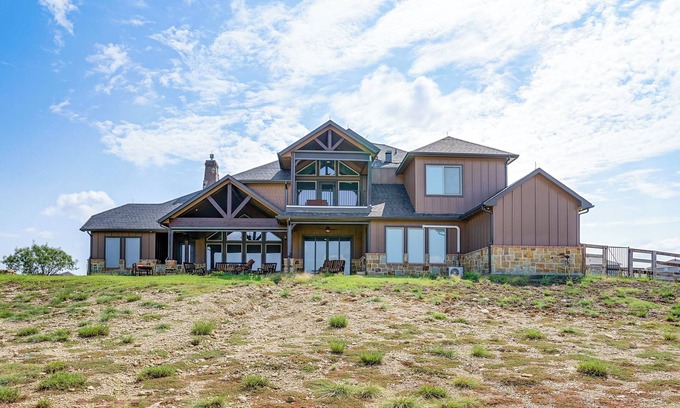Rosston Maison | Elegant 'Sunset Meadow Ranch' in Texas w/ Hot Tub