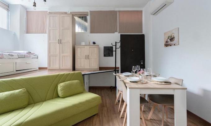 Affori Appartement | Elegant Sweet Home Suite - Milan, 15 minute Duomo