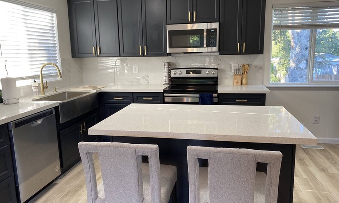 Eastside Appartement | Elegant three bedroom unit with two bathrooms