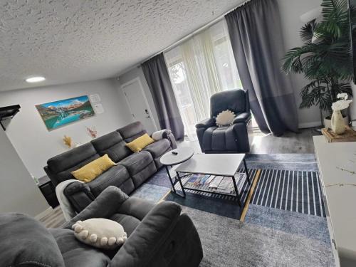 Forest Lawn Maison | Elegant upper unit bungalow - 10 mn from downtown