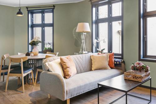 Engen Appartement | Elegant Urban Apartment