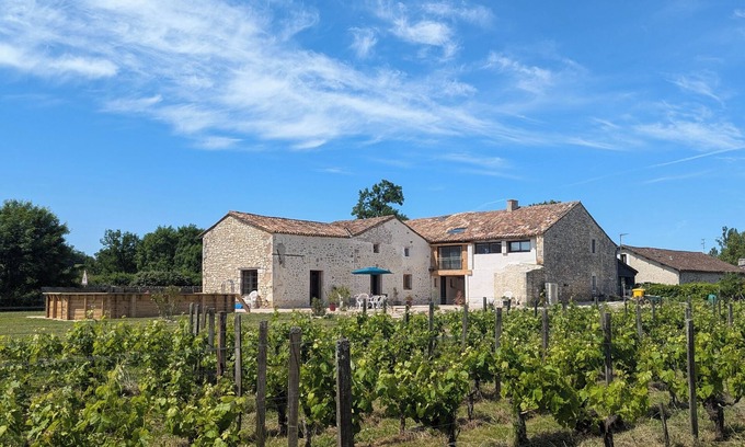 Sigoules Villa | Stunning Peaceful Villa with Pool