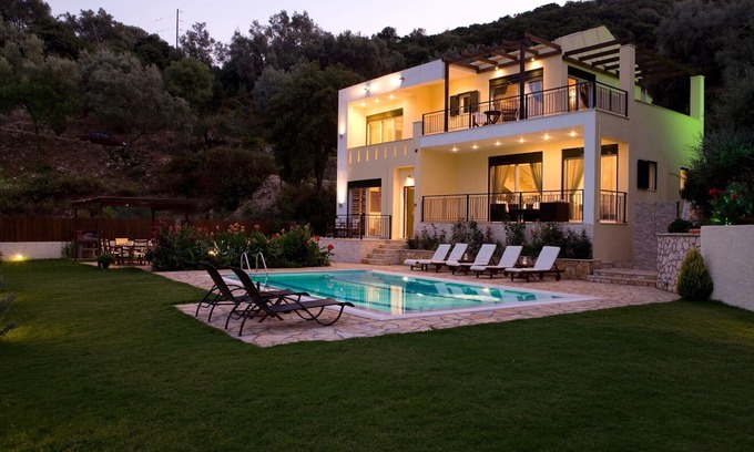 Mikros Gialos Villa | Elégante villa avec belle vue et piscine privée à 100 m de la plage