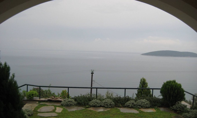 Sourpi Villa | Villa élégante avec plage privée, piscine, barbecue, sauna, jacuzzi et jardin d'herbes aromatiques