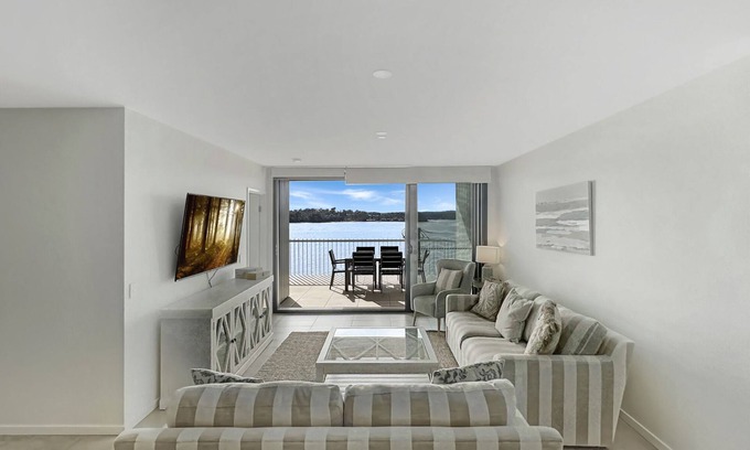 Batemans Bay Appartement | Elegantly Spacious 3-Bed Unit Overlooking the Bay