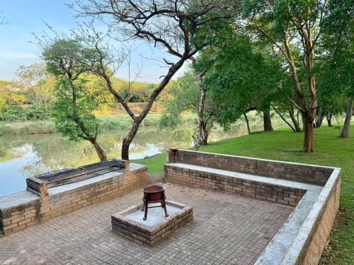 Mbombela Chalet De Ski | Elephant 2 Chalet Hippo Waterfront Lodge