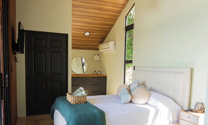 Vieja Cabine | Elevant Sanctuary, Florencia, Alajuela