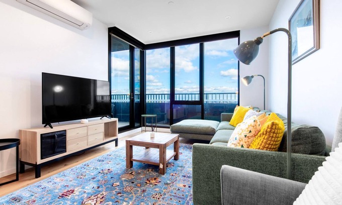 Heidelberg Heights Appartement | Elevated Escape - 2BR w Gym & Rooftop Spa