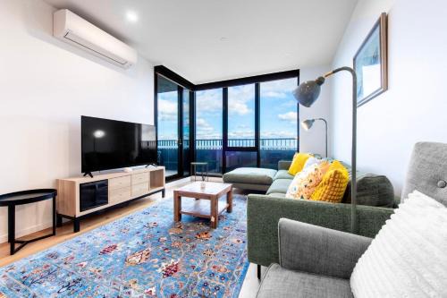 Heidelberg Heights Appartement | Elevated Escape - 2BR w Gym & Rooftop Spa