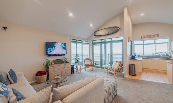 Redcliffs Maison | Elevated Ocean View Oasis - 3-BR, 2-Bath, Parking