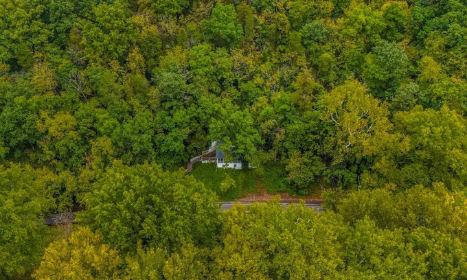 Sharpsburg Maison | Elevated Potomac River Retreat - King Suite - River Front - Large Screened Porch